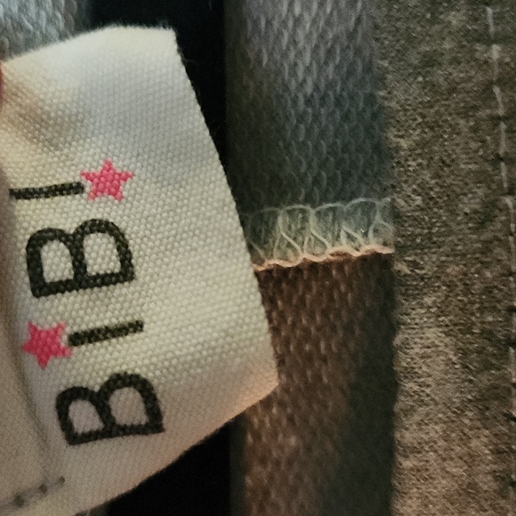 Boutique BiBi Camoflouge Off Shoulder Lightweight Oversized Sweater Size Medium - Picture 2 of 6